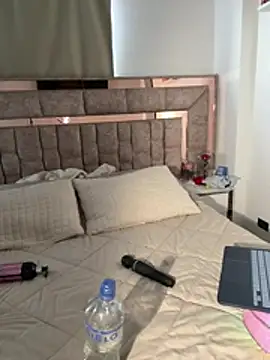 Suis_evangeline - FINGERYNS IN PUSSY X 3 MIN