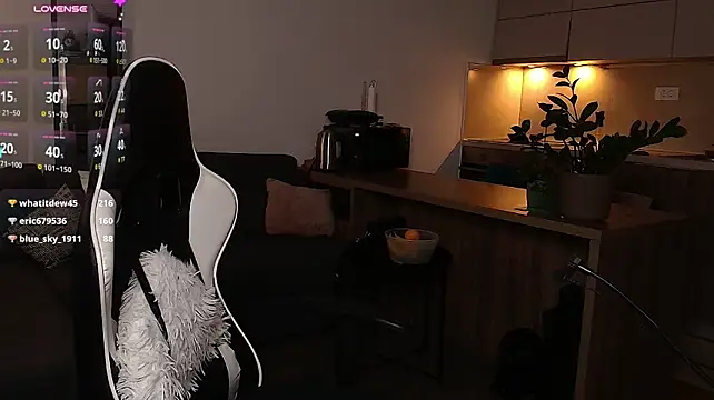 Ali_Cooper - Let boobs out