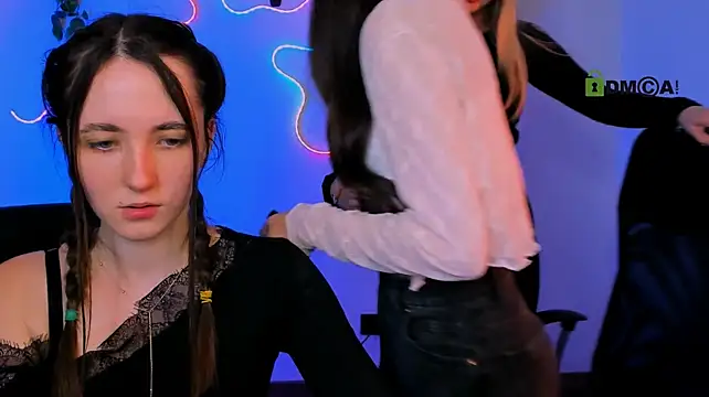 Bella_dorn - Play tits (Nicole)