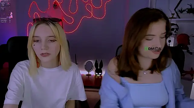 Hanna_kiss3 - show panties