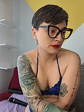 Kat_paradise - Domi in Pussy 3 mins