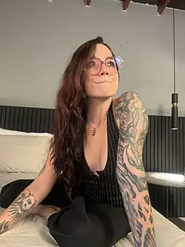 Charlotte_Rossee - last tipper controls toy 5 min and a pic