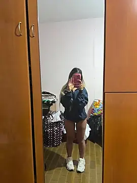 Thegirlofthemirror - Spazzola in culo