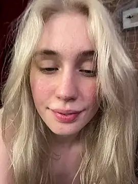 LovelyMiu - lower my shorts+add oil on my big ass