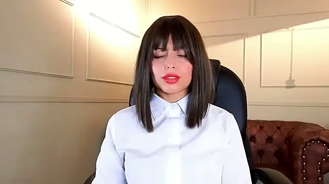 Miss_Tyka - striptease + honey on body