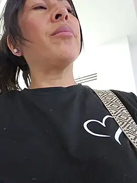 JustSamantha_ - KEEP MY PUSSY WET IN PUBLIC