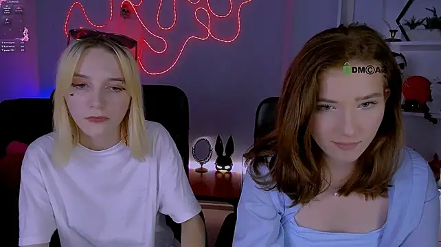 Hanna_kiss3 - show panties