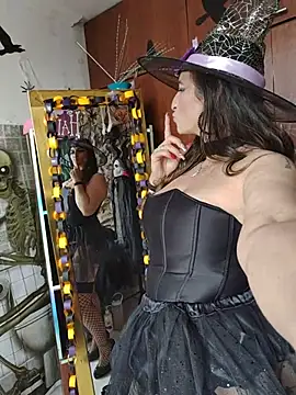 Marilyn_love6969 - I put a spell on you with my boobs.