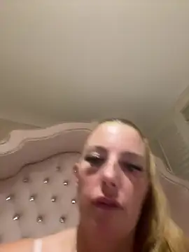 Laceyyxox - Naked Oil Arse Show🤤
