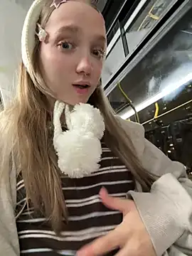 Bambi_lu - lets spy underboobs on the bus!!