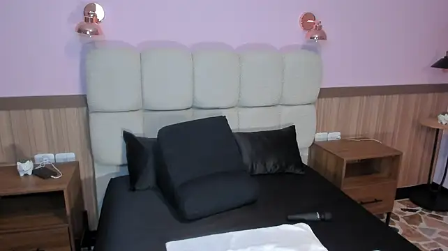 Laraebony_