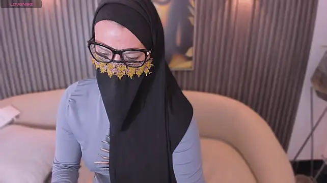 LilMalak - show boobs