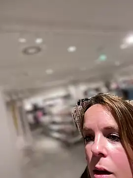 SexyMilf_1987 - Squirt auf Klo