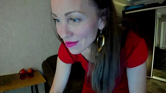Pure_elena - Tits out and squeeze up close