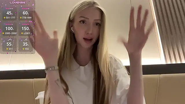 Awwwrora - cream my tits