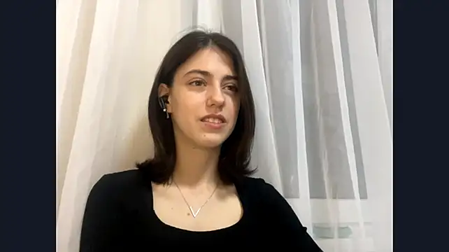 JessicaRomjue - Let's see my naked back