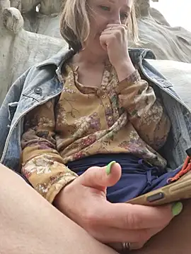 Public_Katrisha - 2 fingers in my pussy