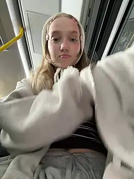 Bambi_lu - show pussy right on bus!!!