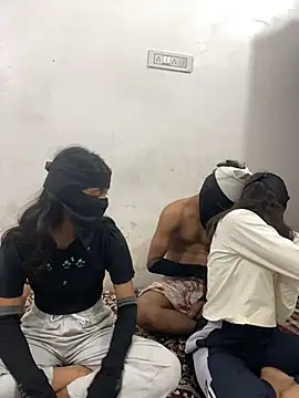 Jaan_jiya - Hard kissing bot couple 💋