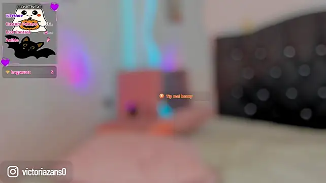 Vickyallien - Dildo in pussy
