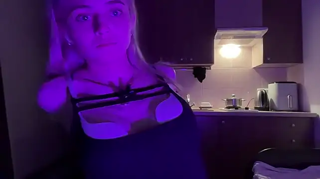 AidaGloshen - Skirt tease