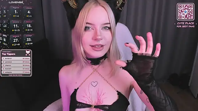 Godlikegirlyy - Turn around and show golden kitty outfit