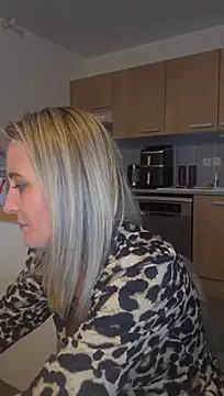 Malicia-hot - Enlever la jupe