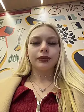 AngelinaTous - I'll show my ass + spank 5 times🍑
