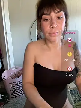 MommyGambit - Titties out and sucked