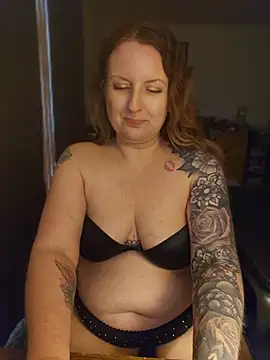 TattedMamaXOXO - Bra off