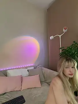BellaSecrettt - Flash boobs