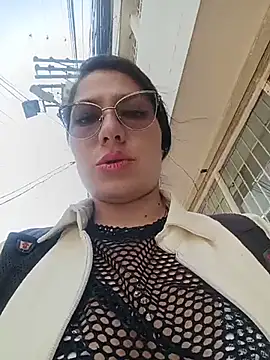 Mia_Love-3 - Taking off bra, boobs out🥵 😈😼
