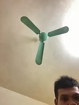 -Danny-y - cần tiền mua iphone live cho rõ nét