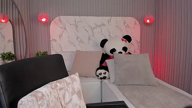 Ashleylincolnn - FINGERS INSIDE MY PUSSY