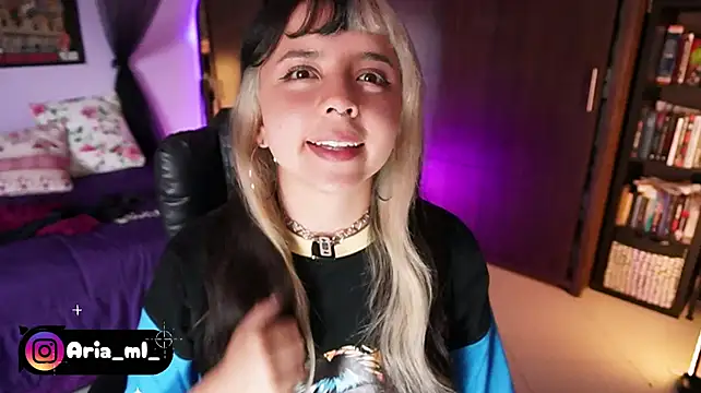 AriaMoonLight - Show butt and hard spanks!!