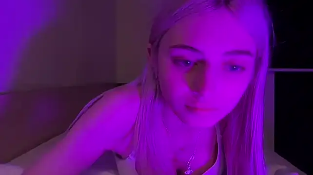 AidaGloshen - Skirt tease