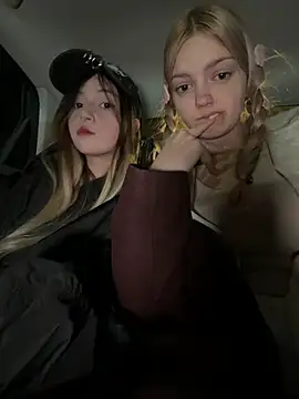Elsawhere - NANCY OFF PANTS! NO PANTIES 😱👀