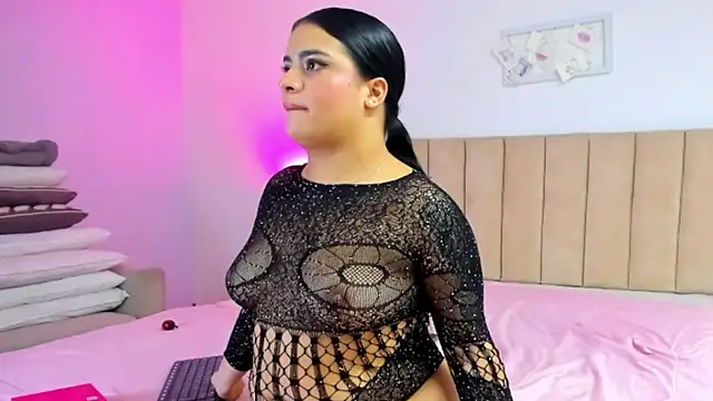KeylaGomez_ - bounce buttocks and squeeze