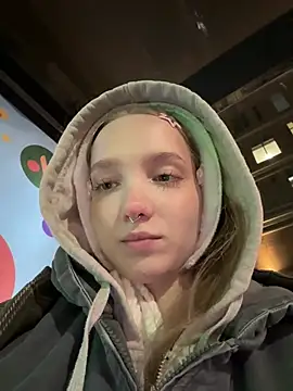 Bambi_lu - pants off!! real public WC many people
