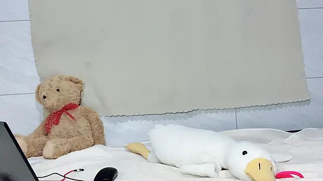 Liliya0010 - 储钱买小粉 ， 各位大哥支持一下