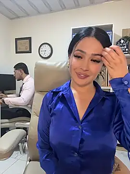 Sara_fun - SECRETLY NUDE IN THE OFFICE