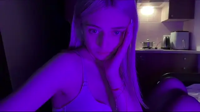AidaGloshen - Skirt tease