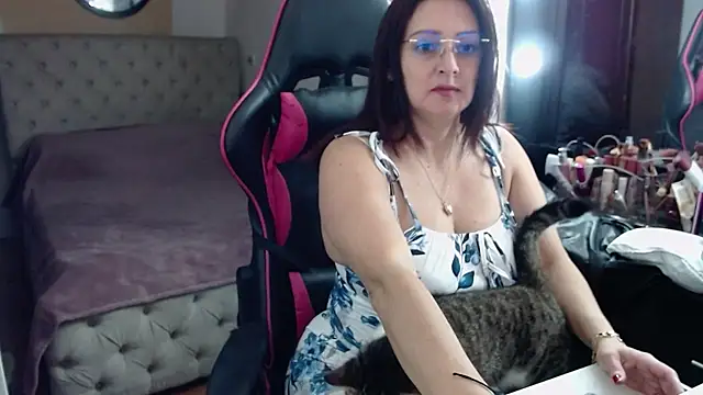 Carol_Scottt - I want to spill my cum on your face.