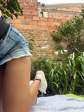 Emily_Gomezz - Play pussy with dildo