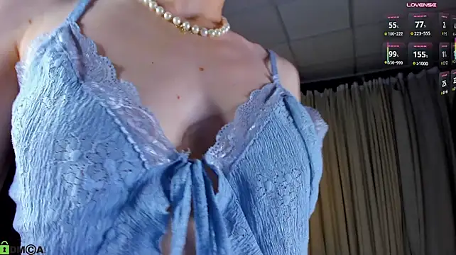 Dearly_Emily - Flash boobs and jumping
