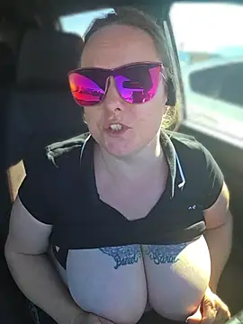 Julimonroe - Panties down and show us that pussy 😈