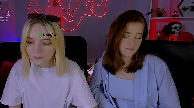 Hanna_kiss3 - kiss her neck