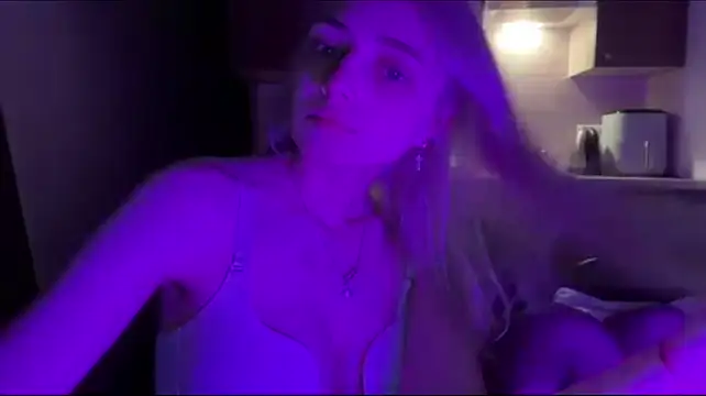 AidaGloshen - Skirt tease