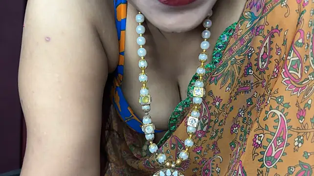 Hi_Rashi - suck nipples