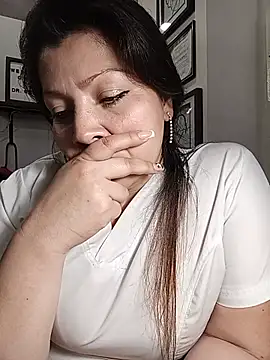 SARA_21- - A SURPRISE ON BOSS'S DESK: MY PANTIES😈